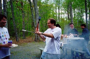 Matt Cutts (left) and Chris Weigle at the Spring 1999 Picnic 
(Photo by Claire Stone)